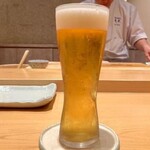 寿司割烹 魚紋 - 生ビールで乾杯します