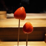 薪鳥新神戸 - 苺の果実飴（アップ）