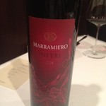 Convivio - 「地獄」と名づけられた、おどろおどろしい絵のエチケット。名前とはうってかわったフルーティーなワインだそう。