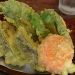 そば茶屋 極楽坊 - 新鮮な野菜の天ぷらです。