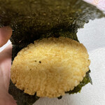 黒潮海苔店 - 中は揚げせんべい！サクサクッ