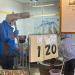 食堂 もちやかた - 餅つき