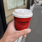 ファミリーマート - ドリンク写真:カフェラテMを輸送中