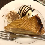 クリスティー - りんごタルト
                                別料金ではありますがアイスは必須でしょう