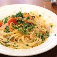 トラットリア イル レガーロ - レガーロランチコース
                    スモークサーモンと大根のスパゲッティ カラスミパウダー添え