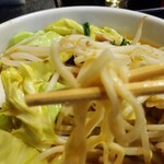 天鴻餃子房 - 麺アップ