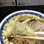 中華そば 亀喜屋 - ワンタンをリフト