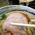 つけ麺専門店　のぶ - 焼豚は厚め！