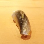 すし 豊倉 - コハダの〆具合は
      いつも完璧！
      (￣▽￣)