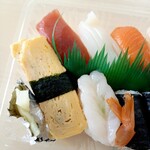 Takasago Sushi - 左側