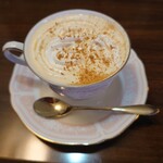 ブラジル館 - カフェ・カプチーノ(シナモン)、600円。