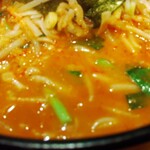 会津ラーメン 和 - 真っ赤な味噌スープ