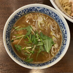 ラーメン而今 - 濃厚鶏白湯つけ麺(濃厚醤油) 950円 (つけ汁)