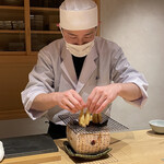 温石 - 杉山大将が丁寧に筍を仕上げてくれます♪