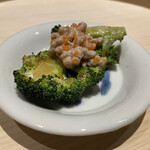 温石 - ７.朝獲れブロッコリー　赤座海老の味噌と卵ソースを絡めて
