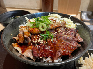 Ikebukuro Nikugekijou - 劇場丼（カルビ、ハラミ、セセリの３種盛）1,000円