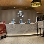 Pepper PARLOR - お店の入り口ではPepperがお出迎え