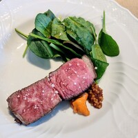 La Brianza - サカエヤ新保さん手当て鹿児島県産15歳和牛熟成サーロイン炭火焼きロメスコソースタスマニア産粒マスタード。味わい深くしっかり凝縮、見た目よりすっきりとても美味しかった～☆(๑´ڡ`๑)