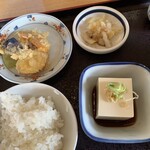車井戸 - ごはん、天ぷら、冷奴、漬物【2022.2】