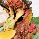 Amakusa No Megumi - 天草黒牛の特選A5ランクのもも肉と　　ゲタカルビのステーキ食べ比べ