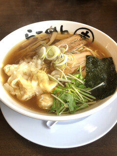 らーめん幸 - あご醤油鷄ワンタン麺　極薄ワンタン♪