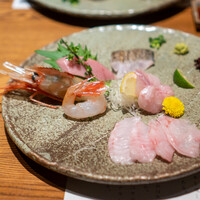 のどぐろ専門 銀座 中俣 - のどぐろのお刺身の薄造りと厚切りのもの、 千葉の太刀魚、 生の本鮪、 牡丹海老