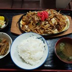 大安 - 亀山みそ焼きうどん定食