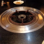 とんかつ割烹こしば - テーブル備え付けのコンロ