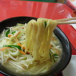くるまやラーメン - もっちりした太い麺