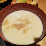 24/7 cafe apartment - 落とし芋白味噌汁　中にはお餅が入ってます。