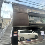 Kyou To Yakiniku Enen - 外観。このビルの3階と屋上がお店。階段のみ。