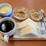 珈琲と軽食 亜里 - 料理写真:ブレンドコーヒー（モーニングサービス付き）350円