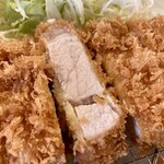 Tonkatsu Hikota - ランチ ロースカツ 接写。