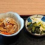 Eno moto - 江の本 ＠西葛西 ランチ 煮穴子丼に付く切干大根煮と漬物