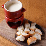 Smooth and piping hot! Cheese fondue ~with baguette ~