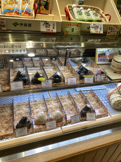 Gochisouderi - 紅鮭390円、さくらます350円購入