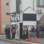 ラーメンピース - 帰るときには更に行列が延びていました(^^ゞ