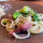 クッチーナ ベジターレ クォーレリッコ - ホタルイカと菜の花のアーリオーリオ