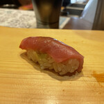 極 - メジマグロ　少し大きめのシャリがいい感じ。