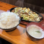 辛味噌鉄板 スタミナ亭 - カルビー+ホルモン(大) ご飯セット(大)