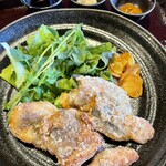 お食事処 俵屋 - サバのガーリック竜田揚げ　759円。
3種のタレで楽しめます(♥ω♥*)