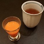 柿安 - にんじんジュース、お茶