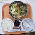 やま久 白神店 - 鍋焼きうどん 全体