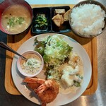 笑うだるま - 15種類から選べるランチセット。1000円～