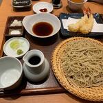 鯨家 いすず庵 - そうこうしてると大海老天ざる１４００円の出来上がりです。  