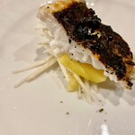 f - 9皿目は黒穴子のソテー　皮目だけを焼いてあります　厚い身がふっくらします