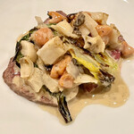 f - 11皿目は秋田錦牛のソテーの上に帆立ソースです