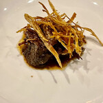 f - 12皿目は熊肉のペポーゾ　秋田の山中で獲った月の輪熊を赤ワインで煮込んだ逸品です