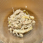 f - 一皿目はずわい蟹とひろっこのサラダ　ひろっこは浅葱の新芽です