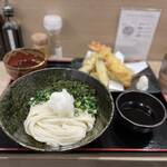 Honkakuha Hakata Udon Hasida Taikiti - 「おろし醤油うどん」¥500と海老天¥300、ごぼう天¥150